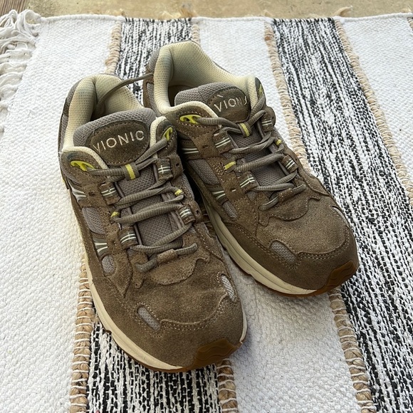Vionic 23Walk Walker Suede Sneakers. Women’s Size 8. - Picture 2 of 10
